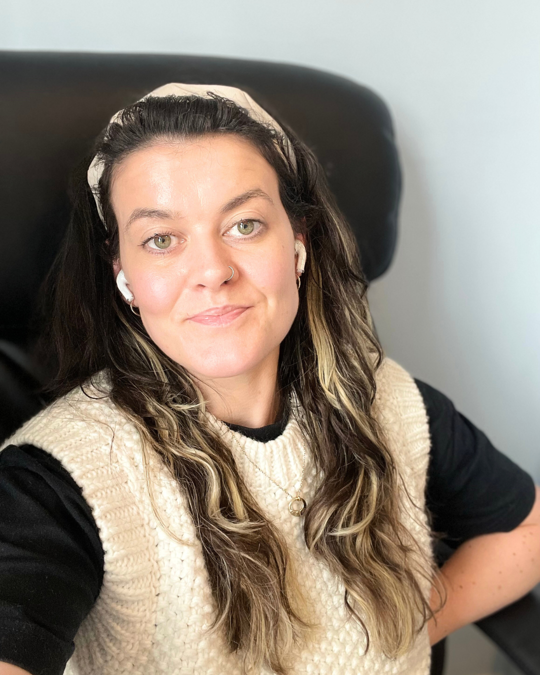 Roisin in her online therapy setting — comfortable, approachable and ready to listen